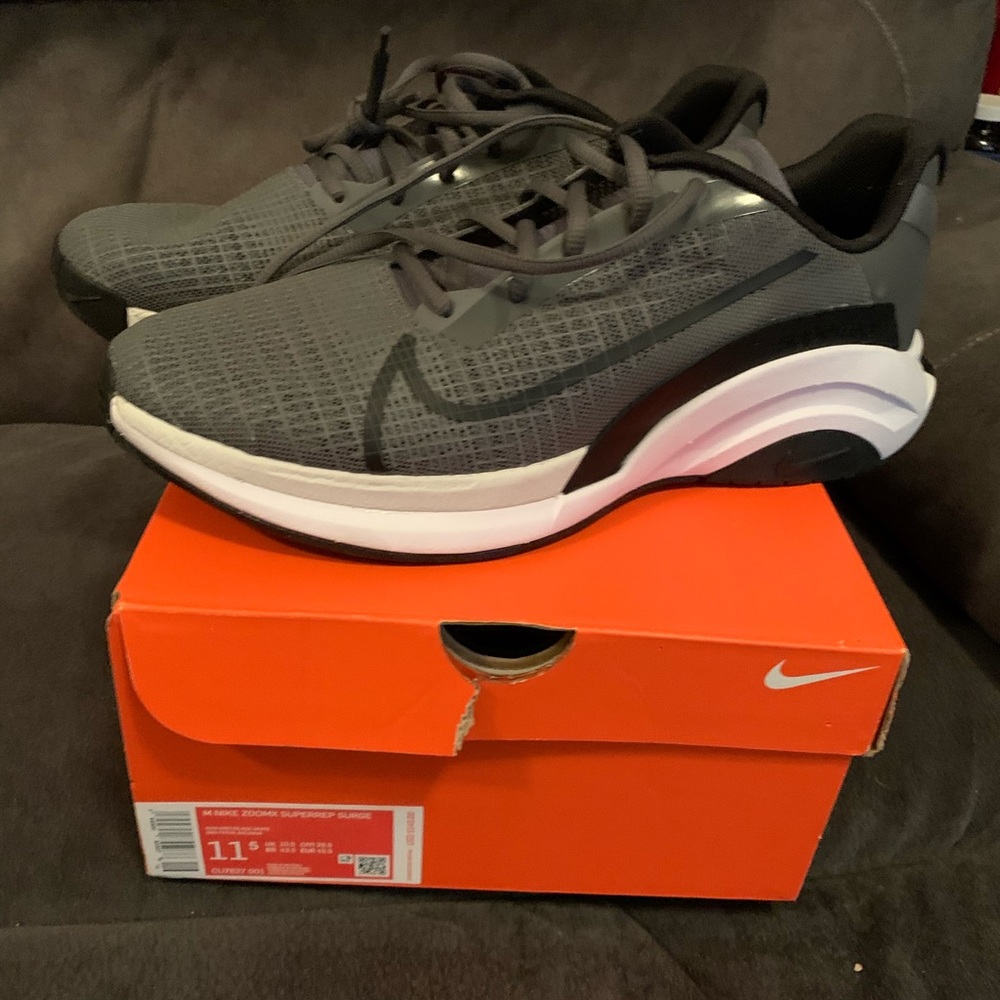 Nike superrep surge training shoes size 11.5 New